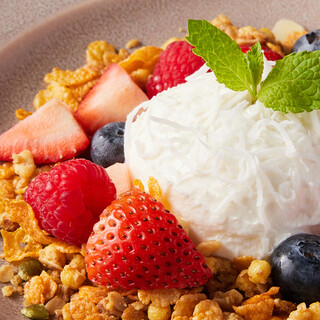 夜カフェ・グリークヨーグルトなどスイーツメニューも充実