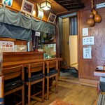 うなぎく - 奥には座敷席もあるようです