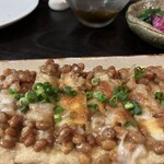 東京アチコーコー - 納豆ピザ