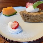 SUGIMOTO THE STEAK - 紅茶シフォン、いちご、メロン