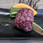 焼肉家けんちゃん - 厚切り牛生トロタンステーキ \1498