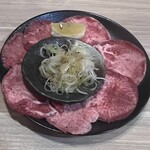 焼肉家けんちゃん - 牛ねぎ塩タン \1098