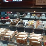 レ・ボ・プロヴァンス - ケーキは,[このショーケースの中から]選べます((o(^∇^)o))