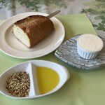 トミズダイナー - バケット・ガーリックバター・デュカ・オリーブオイル