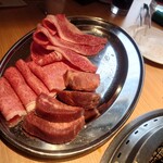 和牛放題の殿堂 秋葉原 肉屋横丁 焼肉 - 