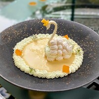 レストランアマデウス - Dessert Course Afternoon Tea 8,000円＊スワンのムラングシャンティー