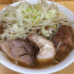 ラーメン二郎 - ラーメン 700円　麺半分・ニンニク・カラメ・アブラ