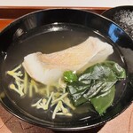 馳走 啐啄一十  - 【写真⑦】白甘鯛(愛媛県八幡浜市)と蓴菜(東広島市黒瀬)と金時草、蔵囲利尻昆布(奥井海生堂)と鮪節出汁のお椀