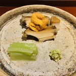 馳走 啐啄一十  - 【写真⑥】蝦夷鮑(北海道)、赤雲丹(愛媛県)