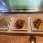 素敵亭 - 増田和牛ステーキの前菜　右がローストビーフ（海鮮ランチは海老でした）