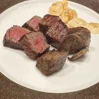 ステーキハウスハマ 六本木本店 - ニンニクチップも別料金…但し550円とお安め