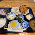 漁師食堂うのしま豊築丸 - ミックスフライ定食です