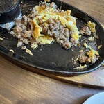 肉寿司ちょんまげ - ポロポロになったハンバーグ