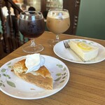 寄鷺館 - アップルパイとレアチーズケーキ