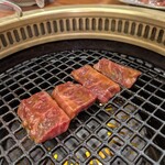 一升びん - ハラミを焼く