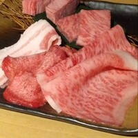 近江うし焼肉 にくTATSU 銀座店 - 極上タン塩＋本日のステーキ＋赤身のステーキ＋火の本豚しゃぶ＋極上焼きしゃぶ