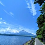 ムースヒルズバーガー - 山中湖畔からの富士