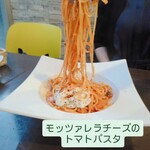 イタリアンバル Viva - モッツァレラチーズのトマトソースパスタ ￥880