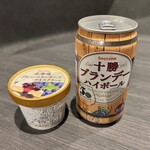 セイコーマート - ドリンク写真:北海道ブルーベリーチーズアイスクリーム、十勝ブランデーハイボール