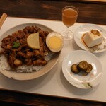 台湾 席茶 蓮月庭 - トロトロお肉の魯肉飯セット