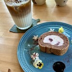 庭の花 - アイスカフェオレ　ロールケーキ　ブラックチェリー