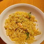 小皿中華料理 マルチュー - チャーハン(小)取り分けた写真で、実際はこれの3倍くらい