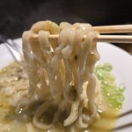 中華蕎麦 無冠 - 平打ちの太麺