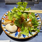 うずとかみなり - たっぷり載ったパクチー（コリアンダー）