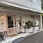 パティスリー ドュ ジュール ジュイサンス - テラス席も2つあります！