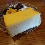 cafe いのうえ - ◯トースト
お高目であろう厚切り食パンに
マーガリンが塗られている

パンのみで食べてみると
ほんのりと小麦の甘みがあり