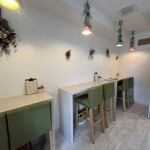 パティスリー ドュ ジュール ジュイサンス - お花がたくさん飾られていて素敵です(๑˃̵ᴗ˂̵)