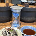 肉の山翔 - 砂時計で蒸らしを測ってます