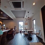 cafe いのうえ - 店内　通路から撮影