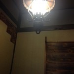 旬彩美酒　小町庭 - 照明はランプ風だ