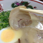 旦過ラーメンセンター - チャーシュー。