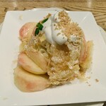 シェ クープル - 桃のミルフィーユパフェ（1540円）