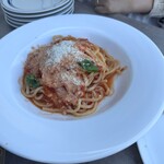 PIZZA&WINE カヤバール - バジルとモッツァレラのトマトソース