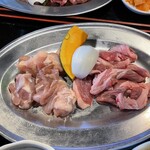 炭火焼肉 ときん - 最初のお肉は、生ラムと鶏肉のセットです。