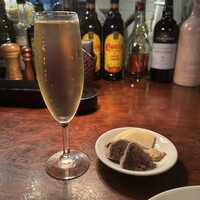 カルネジーオ イースト - 