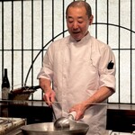 KOBAYASHI - 調理中の小林シェフ