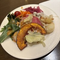 ヴィラッツァ - ハーフビュッフェ・ズワイ蟹生パスタコース￥３３００のサラダバー