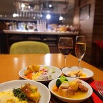 Grill ＆ Dining G - ラウンジと思えないほどのボリューム感。夕飯代わりに。
