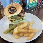 Reg-On Diner - ABCバーガー。今にも崩れそうなアンバランス加減。