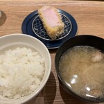 とんかつ成蔵 - ご飯、豚汁、ロースかつ