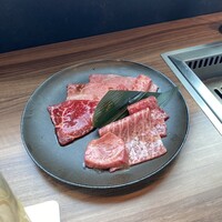 焼肉うしごろ 新宿三丁目店 - 