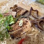 麺屋 だいくう - 細麺マルト醤油とんこつラーメンのアップ！