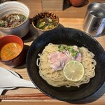 おダシと銀しゃり 中華そば 新た - 