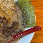 麺屋 だいくう - 細麺マルト醤油とんこつラーメン　右