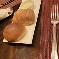 エンパイア・グリル - パンも焼きたてで美味しい