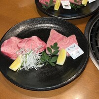 松阪牛炭火焼肉 東海亭 - 